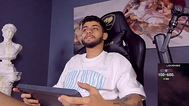 Snapshot of alessandro_duty chatting on December 4, 2024, 11:57 pm alessandro duty online show from December 4, 2024, 11:57 pm