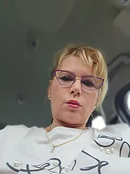 elacoquette online show from April 18, 2026, 1:04 pm