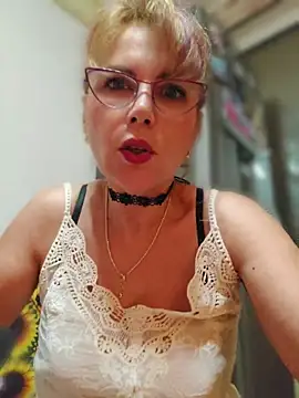 Snapshot of elacoquette chatting on June 12, 2026, 5:34 pm elacoquette online show from June 12, 2026, 5:34 pm