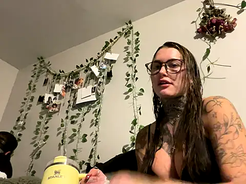 lexymarie online show from November 18, 2025, 1:55 am