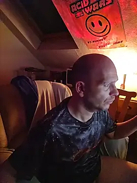 Snapshot of hardcap chatting on November 3, 2025, 8:32 pm hardcap online show from November 3, 2025, 8:32 pm