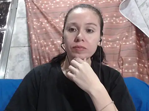 Snapshot of Venusluxodomme chatting on October 2, 2025, 11:17 am Venusluxodomme online show from October 2, 2025, 11:17 am