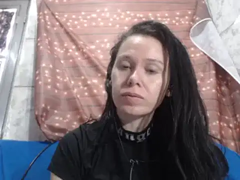 Snapshot of Venusluxodomme chatting on October 3, 2025, 2:47 pm Venusluxodomme online show from October 3, 2025, 2:47 pm