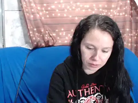 Snapshot of Venusluxodomme chatting on November 11, 2025, 2:33 am Venusluxodomme online show from November 11, 2025, 2:33 am
