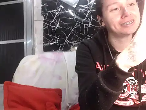 Venusluxodomme online show from June 7, 2026, 2:27 am
