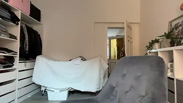 Viola Beck online show from March 6, 2026, 8:11 am