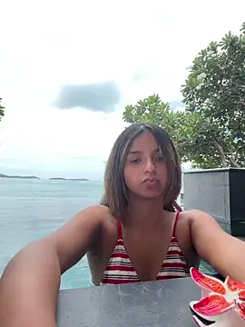 Snapshot of LunaSophia_ chatting on July 2, 2026, 5:35 am LunaSophia online show from July 2, 2026, 5:35 am
