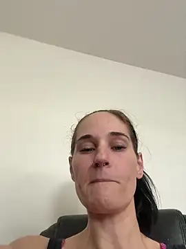 Snapshot of lolabunny9 chatting on October 25, 2025, 5:51 pm lolabunny9 online show from October 25, 2025, 5:51 pm