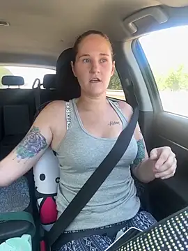 lolabunny9 online show from April 11, 2026, 4:55 pm