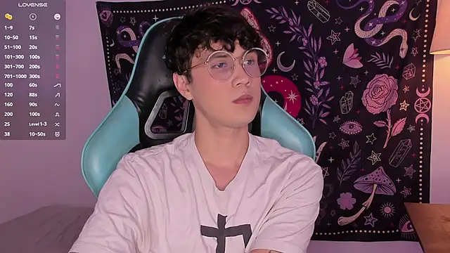 LeaneSeb online show from December 13, 2024, 11:17 pm