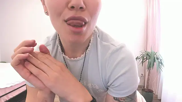Alexisweet online show from May 22, 2026, 5:14 am