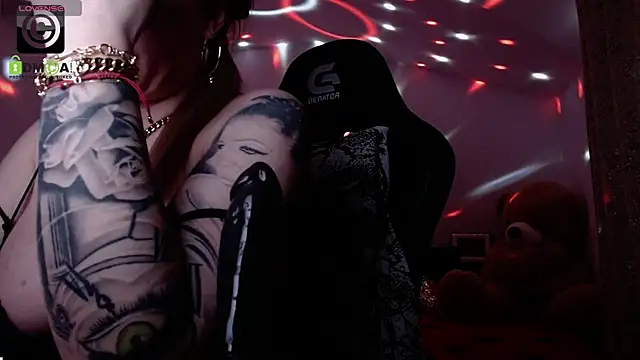 Snapshot of SonyaDevon chatting on January 3, 2025, 11:03 am SonyaDevon online show from January 3, 2025, 11:03 am