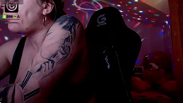 Snapshot of SonyaDevon chatting on January 10, 2025, 11:22 am SonyaDevon online show from January 10, 2025, 11:22 am