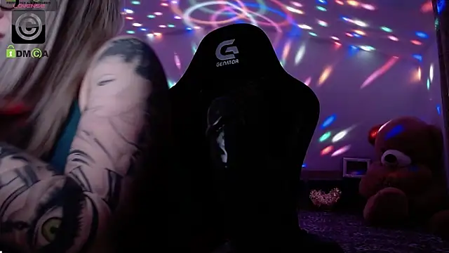 Snapshot of SonyaDevon chatting on January 23, 2025, 4:09 am SonyaDevon online show from January 23, 2025, 4:09 am