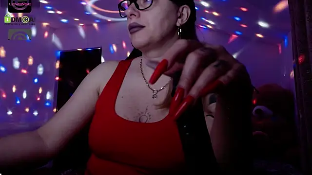 Snapshot of SonyaDevon chatting on February 11, 2025, 4:11 am SonyaDevon online show from February 11, 2025, 4:11 am