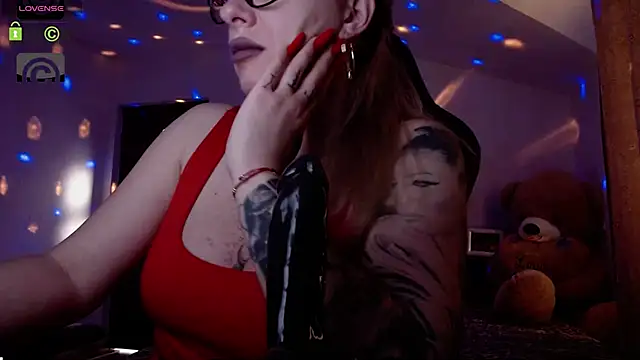 Snapshot of SonyaDevon chatting on February 11, 2025, 7:54 am SonyaDevon online show from February 11, 2025, 7:54 am