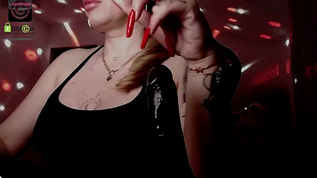 Snapshot of SonyaDevon chatting on February 26, 2025, 4:14 am SonyaDevon online show from February 26, 2025, 4:14 am