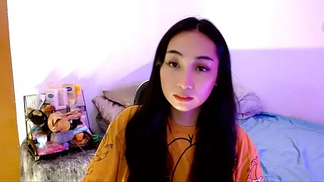 Snapshot of SweetLilly_18 chatting on November 3, 2025, 3:08 am SweetLilly 18 online show from November 3, 2025, 3:08 am