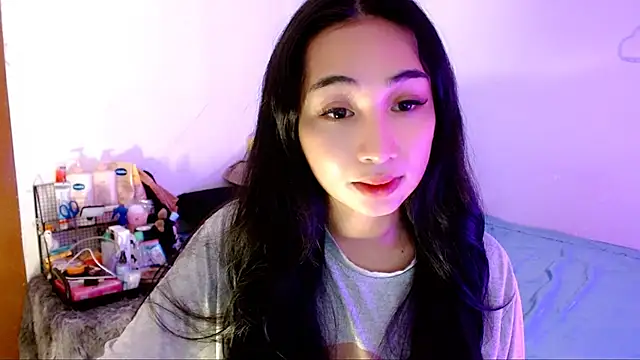 Snapshot of SweetLilly_18 chatting on November 8, 2025, 2:01 am SweetLilly 18 online show from November 8, 2025, 2:01 am