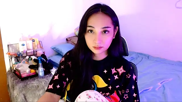 Snapshot of SweetLilly_18 chatting on November 11, 2025, 2:55 am SweetLilly 18 online show from November 11, 2025, 2:55 am