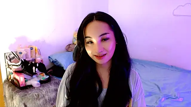 Snapshot of SweetLilly_18 chatting on November 15, 2025, 1:47 am SweetLilly 18 online show from November 15, 2025, 1:47 am