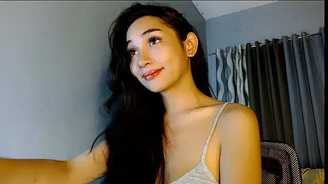 Snapshot of SweetLilly_18 chatting on July 15, 2026, 3:45 am SweetLilly 18 online show from July 15, 2026, 3:45 am