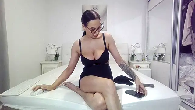 alisonya1 online show from February 10, 2026, 5:44 am