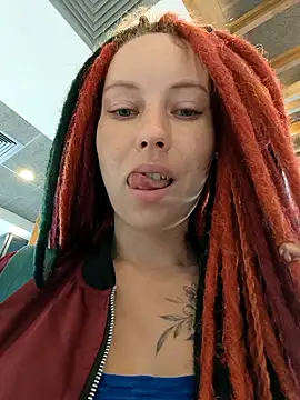 Snapshot of Frost_foxy chatting on September 28, 2025, 2:39 am Frost foxy online show from September 28, 2025, 2:39 am