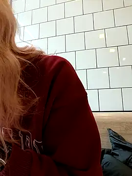 Snapshot of Frost_foxy chatting on October 12, 2025, 2:21 am Frost foxy online show from October 12, 2025, 2:21 am