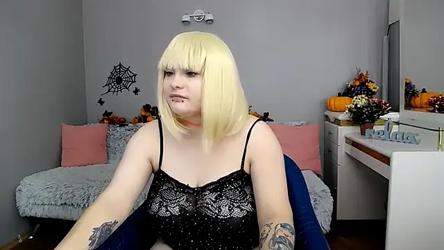 Snapshot of Estheri chatting on November 3, 2025, 7:20 am Estheri online show from November 3, 2025, 7:20 am