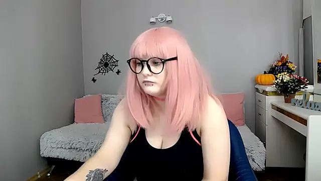 Snapshot of Estheri chatting on November 11, 2025, 7:30 am Estheri online show from November 11, 2025, 7:30 am