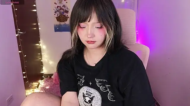 KuroChan420 online show from December 3, 2025, 2:08 am