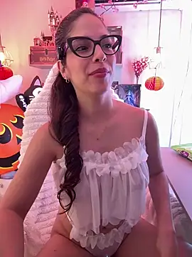 Snapshot of Zoe_Bae chatting on October 22, 2025, 8:41 pm Zoe Bae online show from October 22, 2025, 8:41 pm