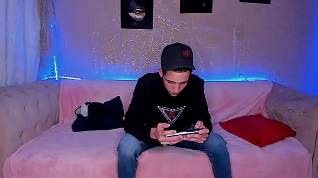 Snapshot of Shyfantasies chatting on October 1, 2025, 10:38 pm Shyfantasies online show from October 1, 2025, 10:38 pm