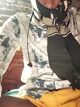 Snapshot of hq9870a chatting on January 18, 2026, 5:06 pm hq9870a online show from January 18, 2026, 5:06 pm