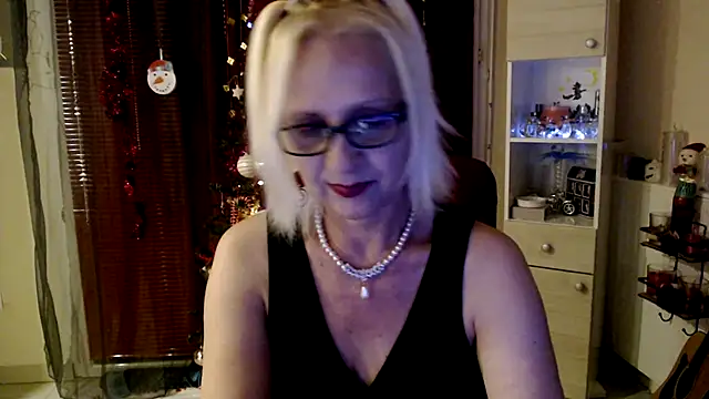 Snapshot of Ala-N-Dala chatting on January 2, 2025, 9:50 pm Ala-N-Dala online show from January 2, 2025, 9:50 pm