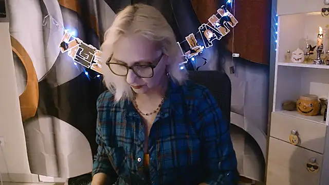 Snapshot of Ala-N-Dala chatting on October 25, 2025, 7:27 am Ala-N-Dala online show from October 25, 2025, 7:27 am