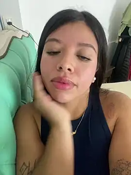 DulceAngelica online show from April 7, 2026, 1:06 am