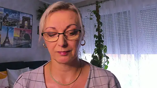 vanessa chat online show from October 1, 2025, 1:28 pm