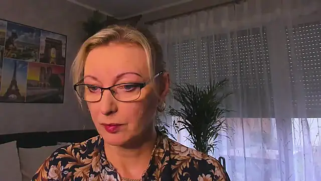 vanessa chat online show from October 17, 2025, 6:27 am