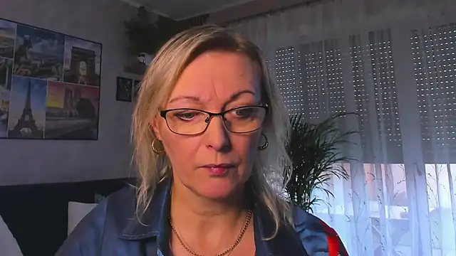 vanessa chat online show from December 3, 2025, 2:15 pm