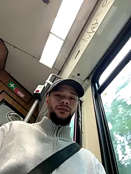 Snapshot of Lionayowe chatting on October 8, 2025, 4:04 pm Lionayowe online show from October 8, 2025, 4:04 pm