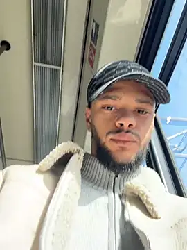 Lionayowe online show from March 8, 2026, 10:08 am