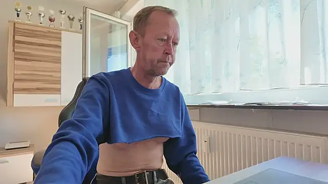 sissy501 online show from April 30, 2026, 2:12 pm