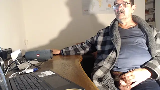 Snapshot of silvio-aus-luzern-CH chatting on October 23, 2025, 5:07 am silvio-aus-luzern-CH online show from October 23, 2025, 5:07 am