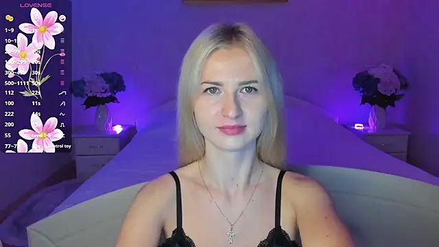 Snapshot of AnnaCarrera chatting on October 26, 2025, 9:42 pm AnnaCarrera online show from October 26, 2025, 9:42 pm