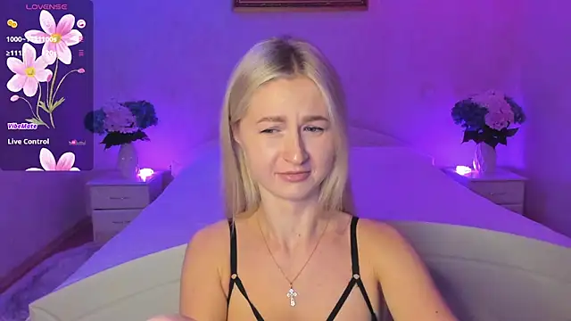 Snapshot of AnnaCarrera chatting on October 27, 2025, 9:52 pm AnnaCarrera online show from October 27, 2025, 9:52 pm