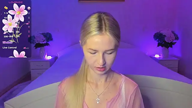 Snapshot of AnnaCarrera chatting on October 28, 2025, 8:00 pm AnnaCarrera online show from October 28, 2025, 8:00 pm