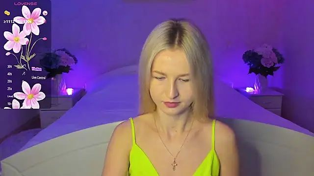 Snapshot of AnnaCarrera chatting on November 4, 2025, 6:40 pm AnnaCarrera online show from November 4, 2025, 6:40 pm