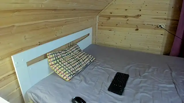 maks wolfis online show from March 12, 2025, 4:19 am